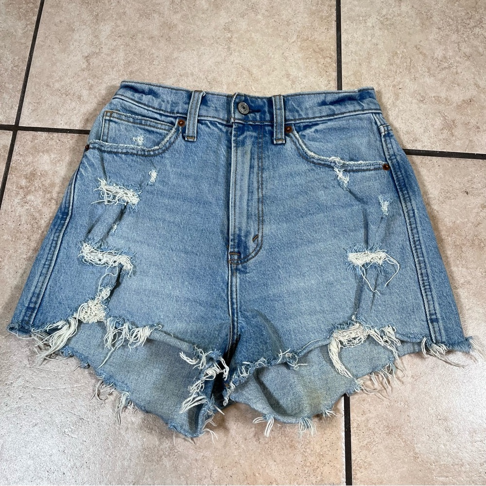 Abercrombie & Fitch Curve‎ Love High Rise Mom Short Size 26/2 Distressed